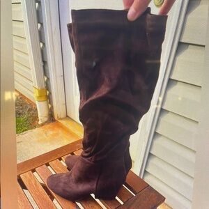 Elegant Brown Heeled Boots